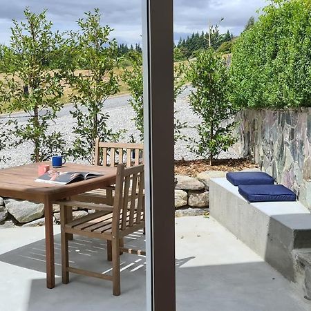 Kowhai Apartment - Private Opposite Golf Course Central Wanaka Exterior photo